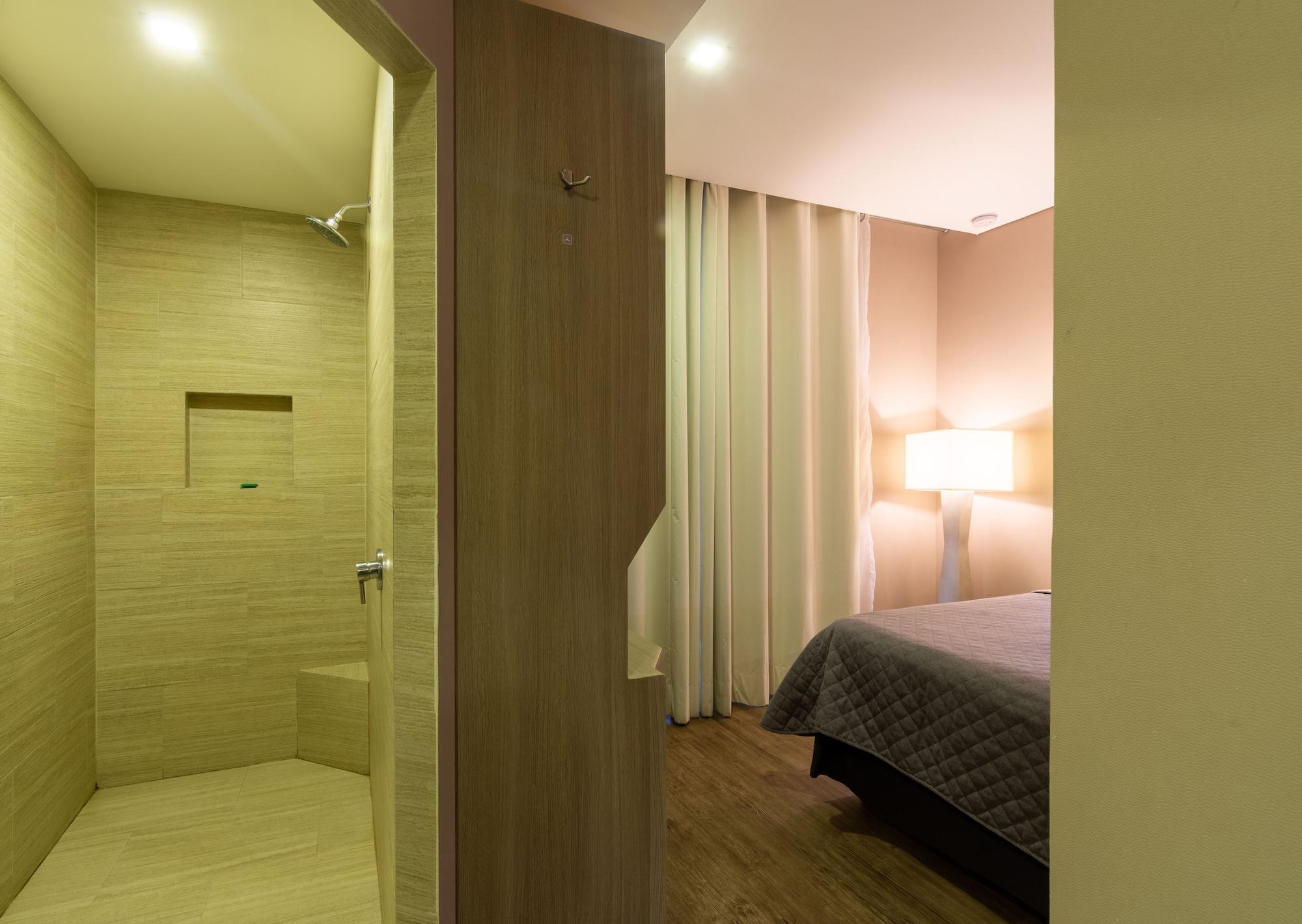 Hotel Glow Point - Mulza León de los Aldamas Extérieur photo