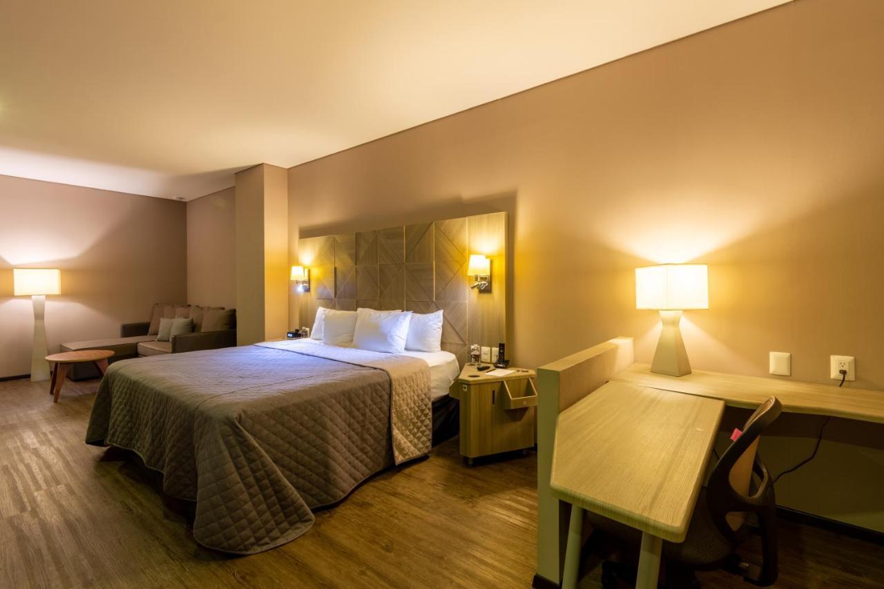 Hotel Glow Point - Mulza León de los Aldamas Extérieur photo